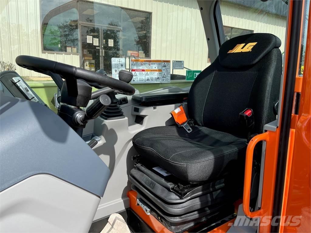 JLG 823 Телескопични товарачи