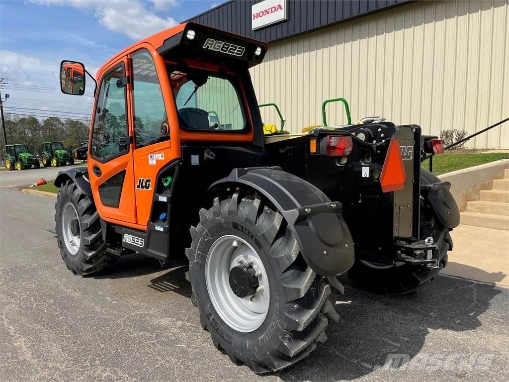 JLG 823 Телескопични товарачи