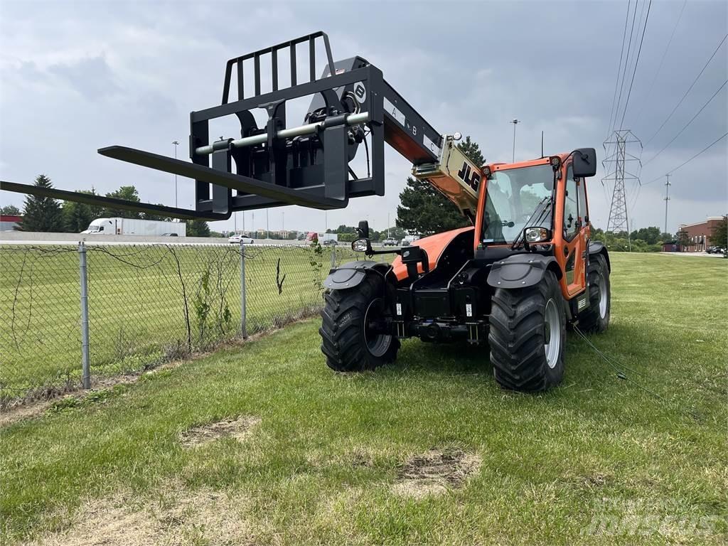 JLG AG823 Телескопични товарачи