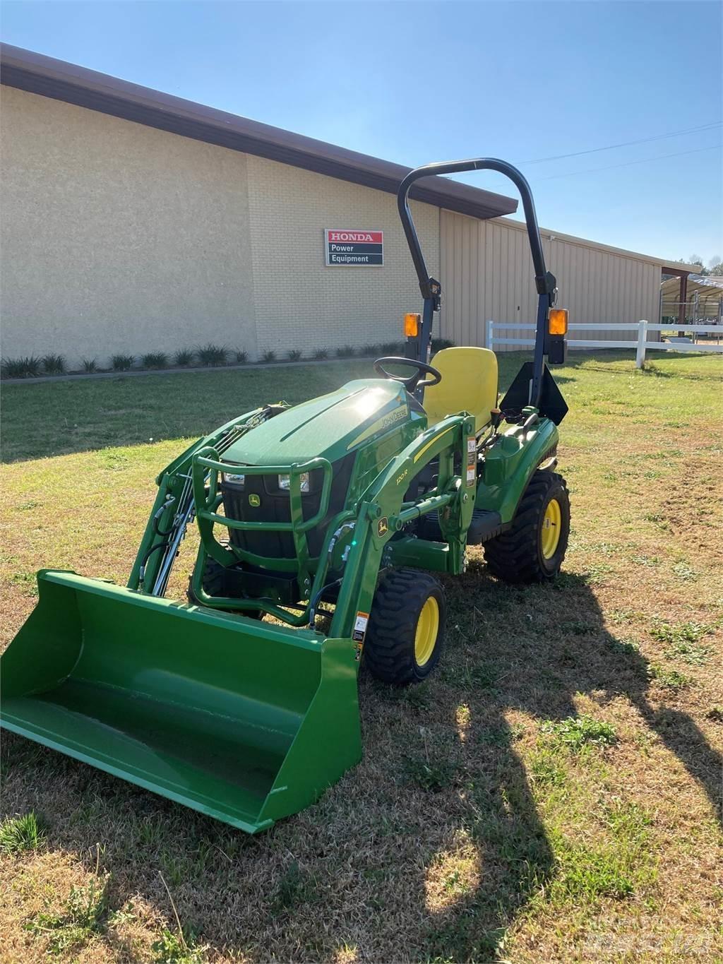 John Deere 1023E Компактни трактори