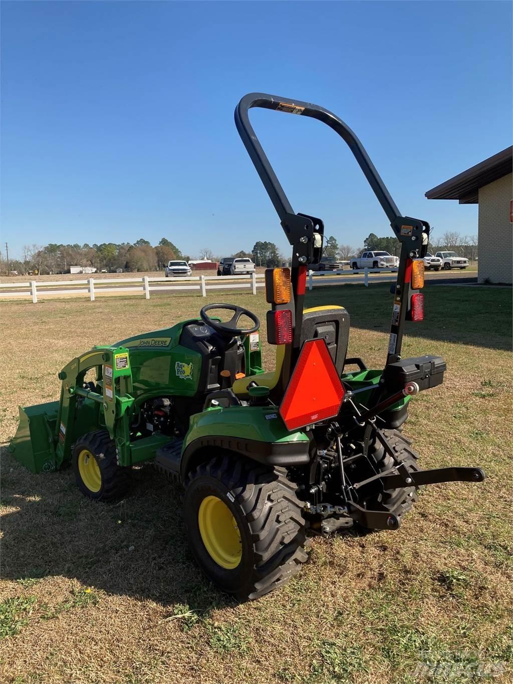 John Deere 1023E Компактни трактори