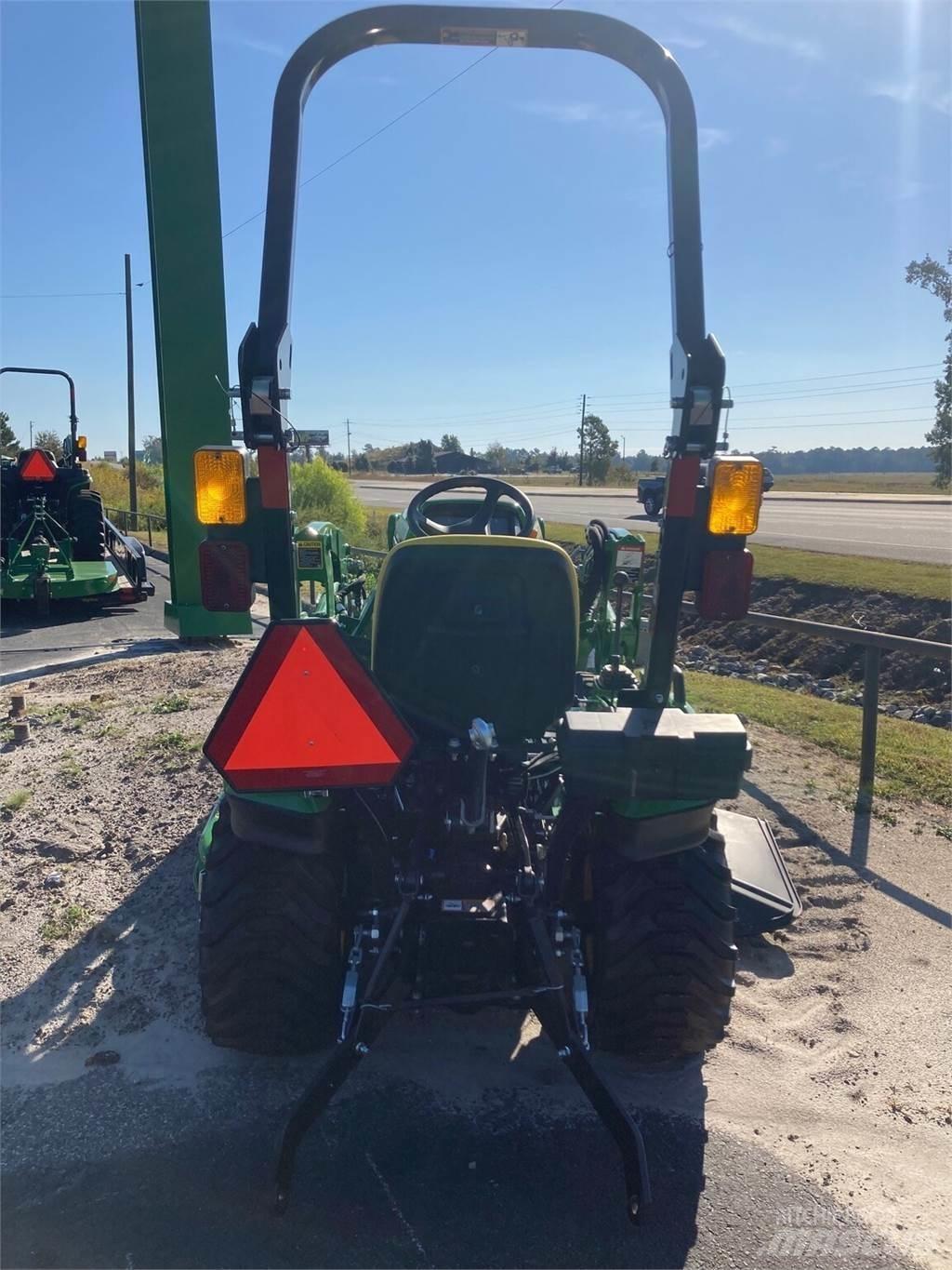 John Deere 1023E Компактни трактори