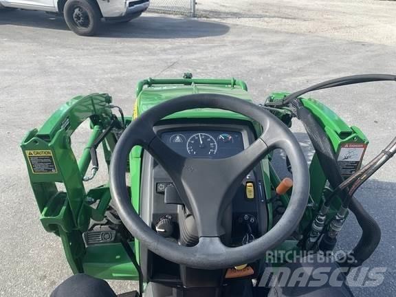 John Deere 1025R Компактни трактори