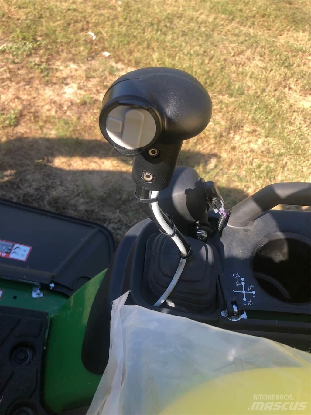 John Deere 1025R Компактни трактори