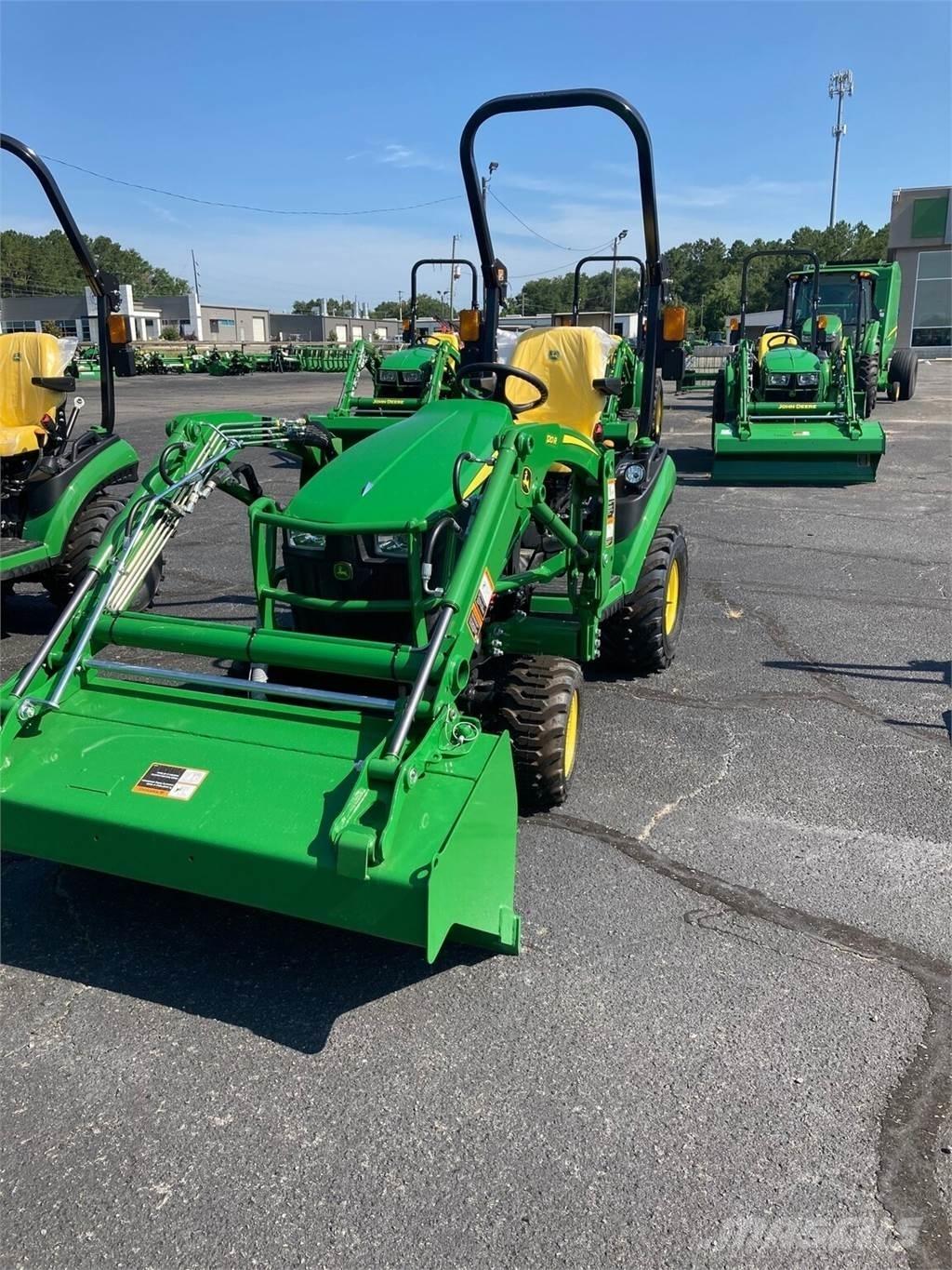 John Deere 1025R Компактни трактори