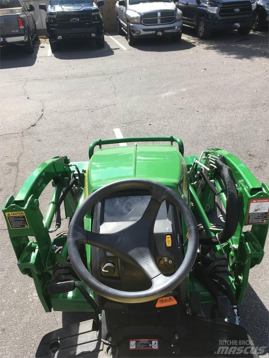 John Deere 1025R Компактни трактори