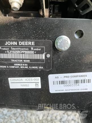 John Deere 1025R Компактни трактори