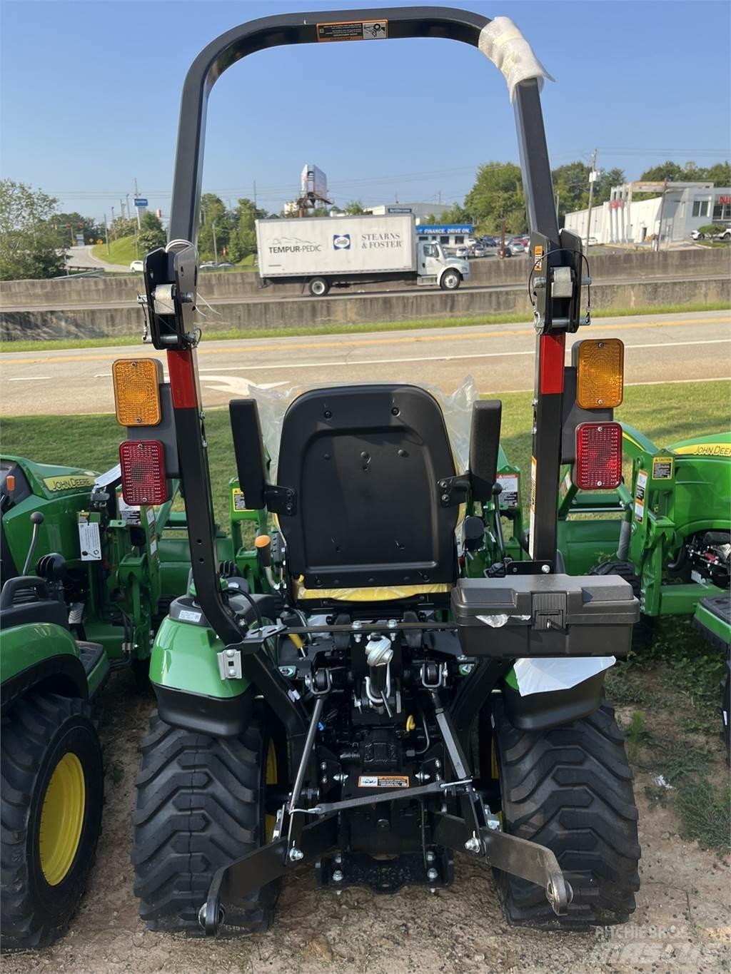 John Deere 1025R Компактни трактори