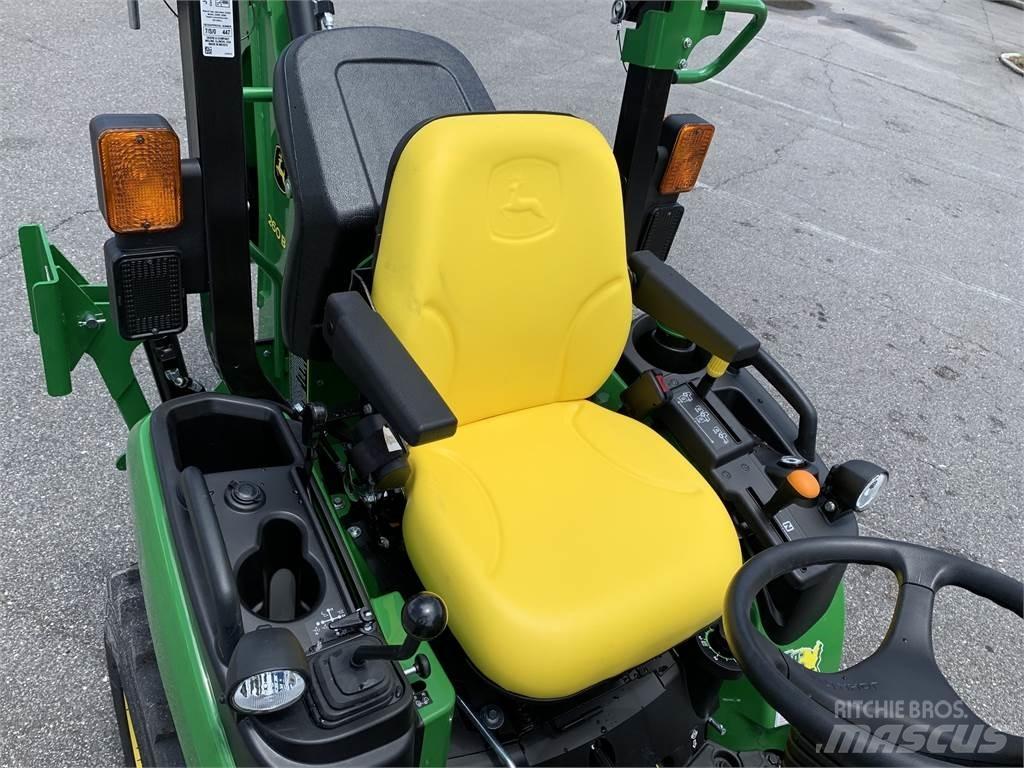 John Deere 2025R Компактни трактори