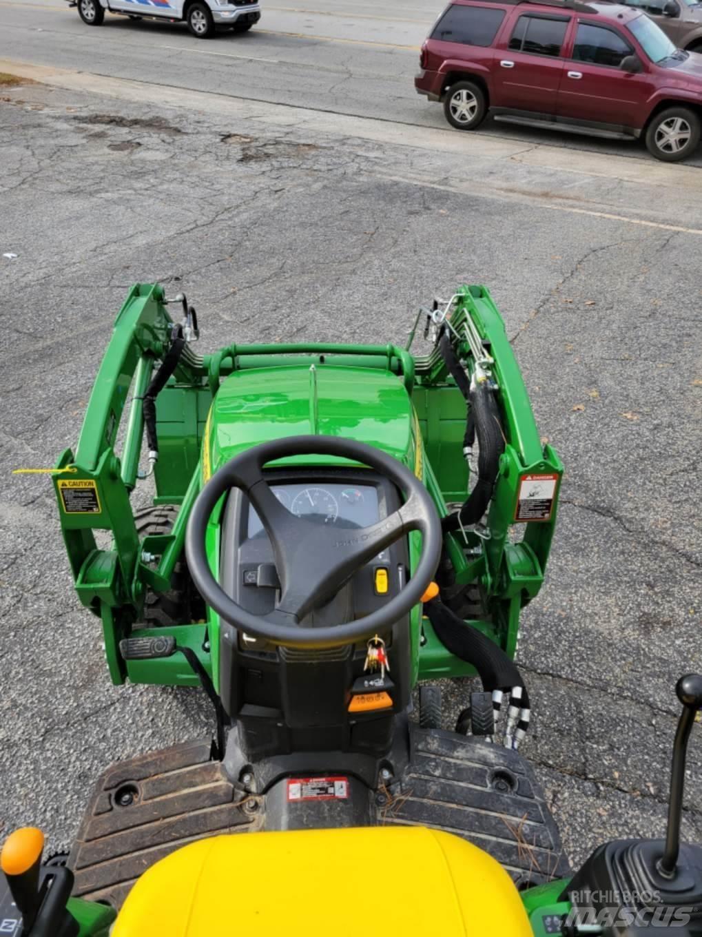John Deere 2025R Компактни трактори