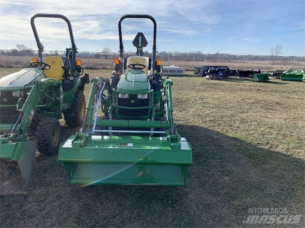 John Deere 2025R Компактни трактори
