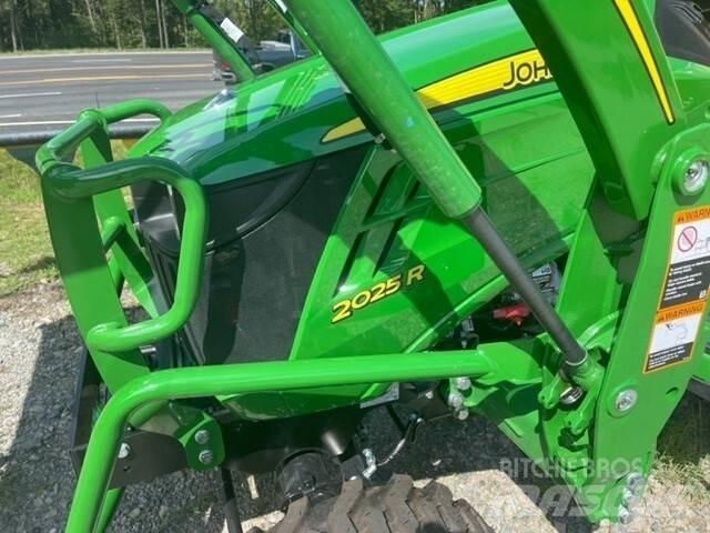 John Deere 2025R Компактни трактори