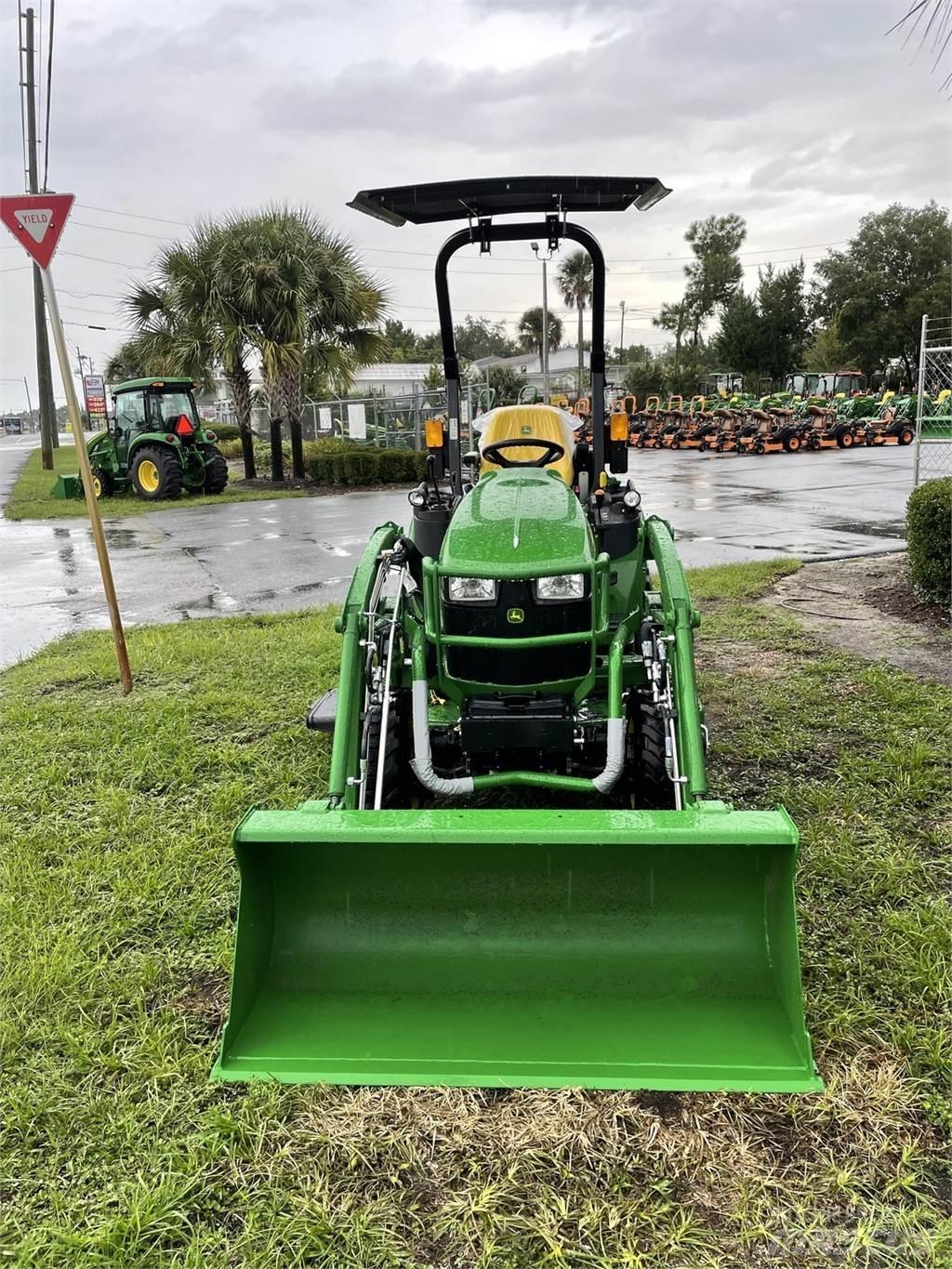 John Deere 2025R Компактни трактори