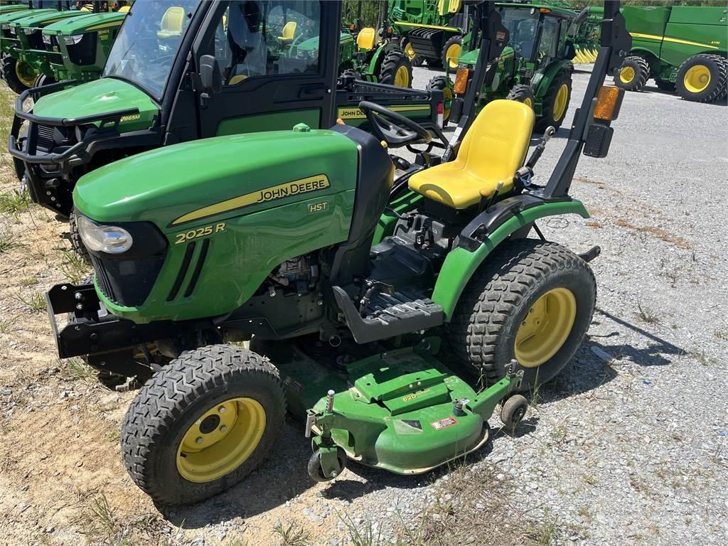 John Deere 2025R Компактни трактори