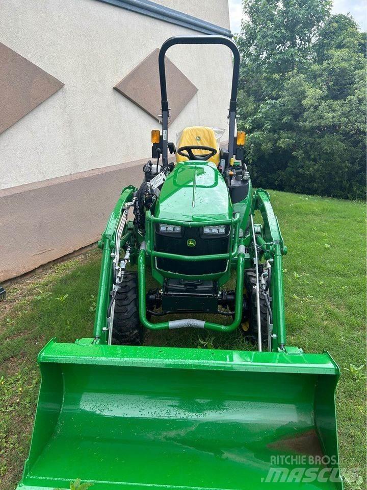 John Deere 2025R Компактни трактори