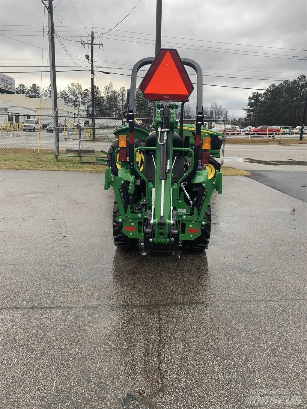 John Deere 2025R Компактни трактори