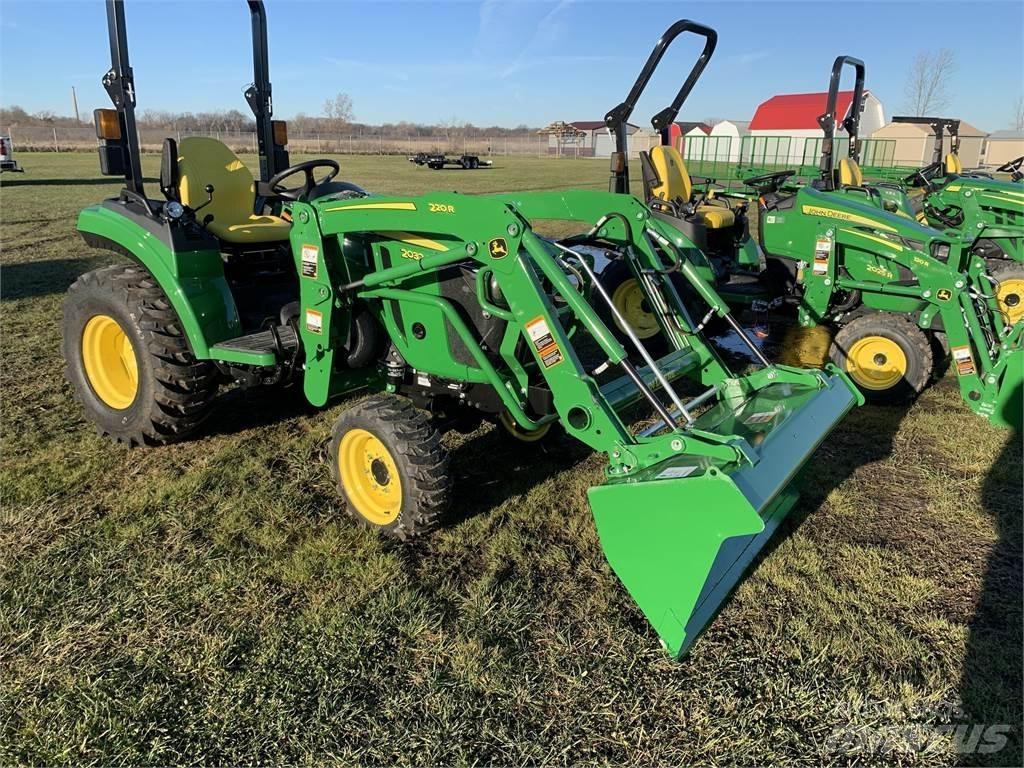 John Deere 2032R Компактни трактори