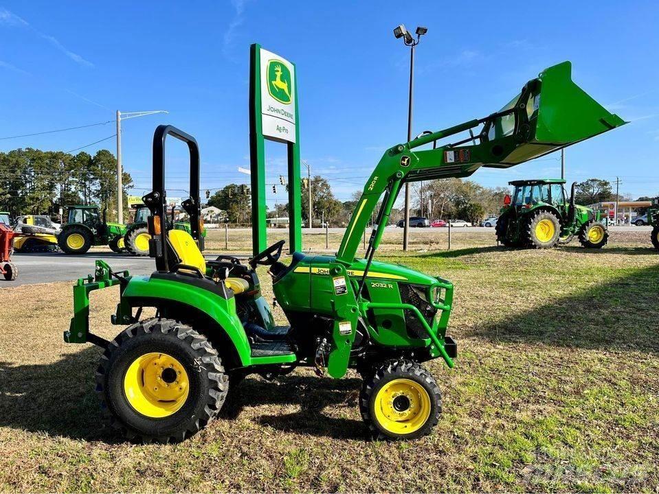 John Deere 2032R Компактни трактори