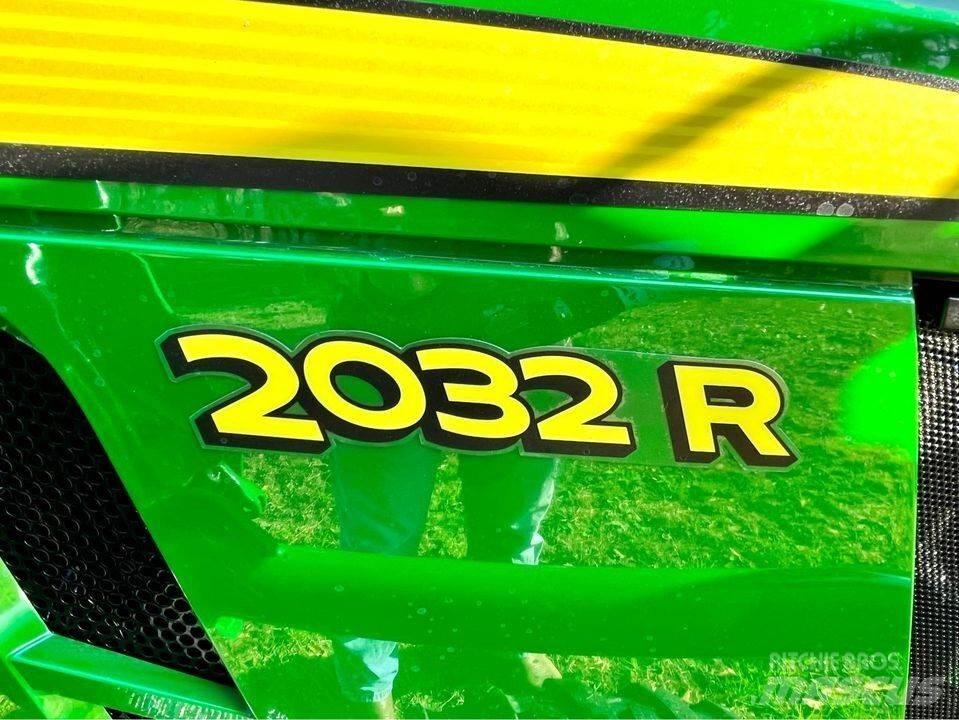 John Deere 2032R Компактни трактори