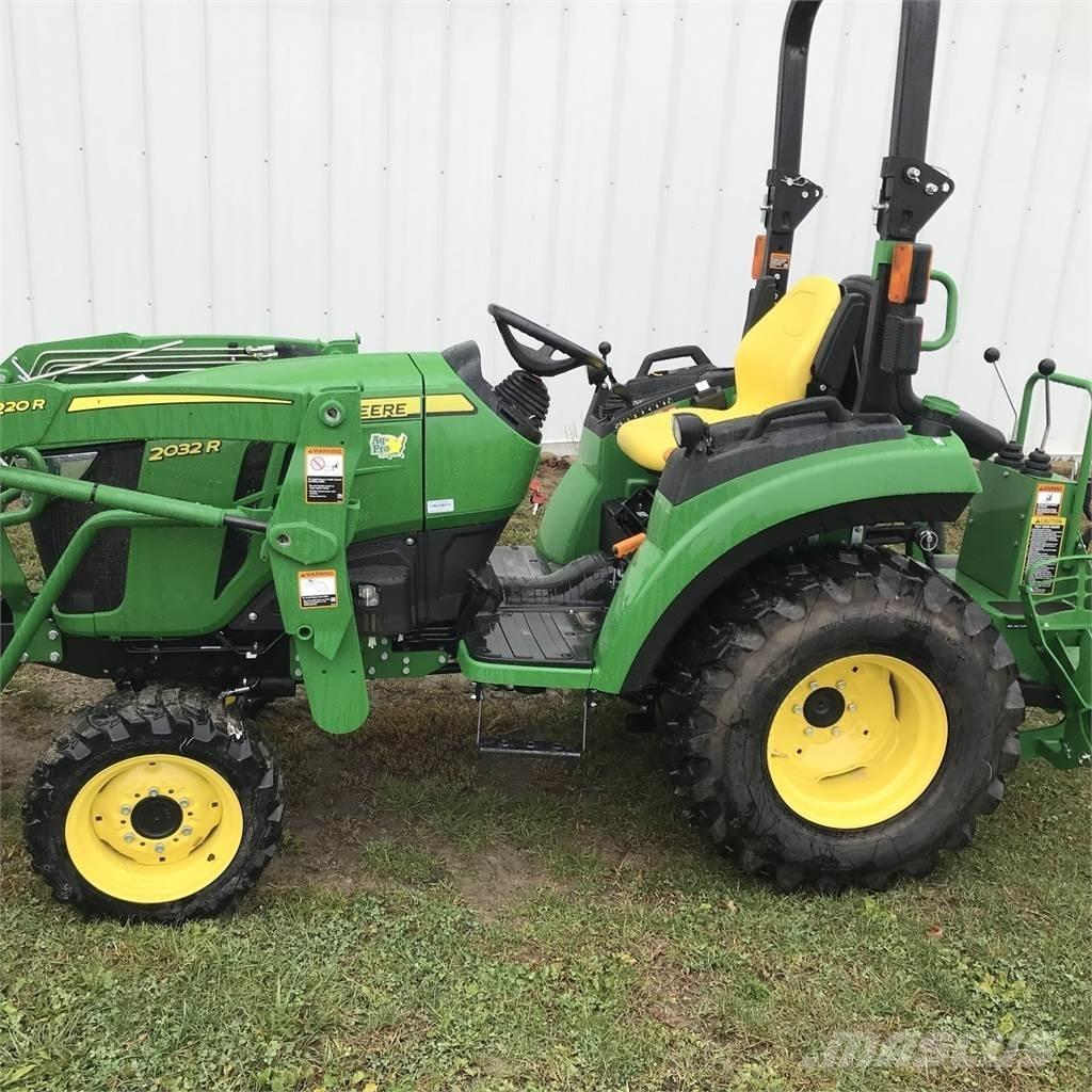 John Deere 2032R Компактни трактори