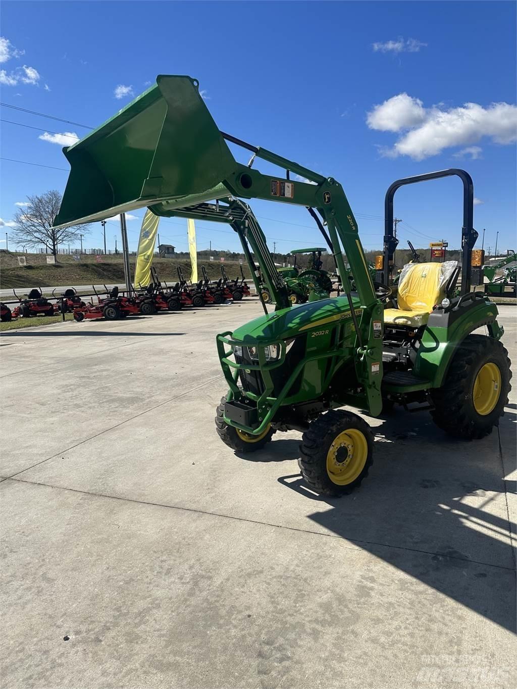 John Deere 2032R Компактни трактори