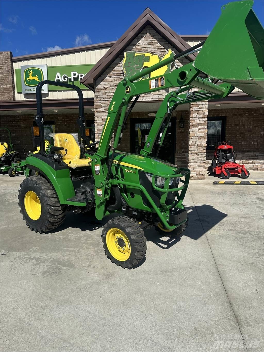 John Deere 2032R Компактни трактори