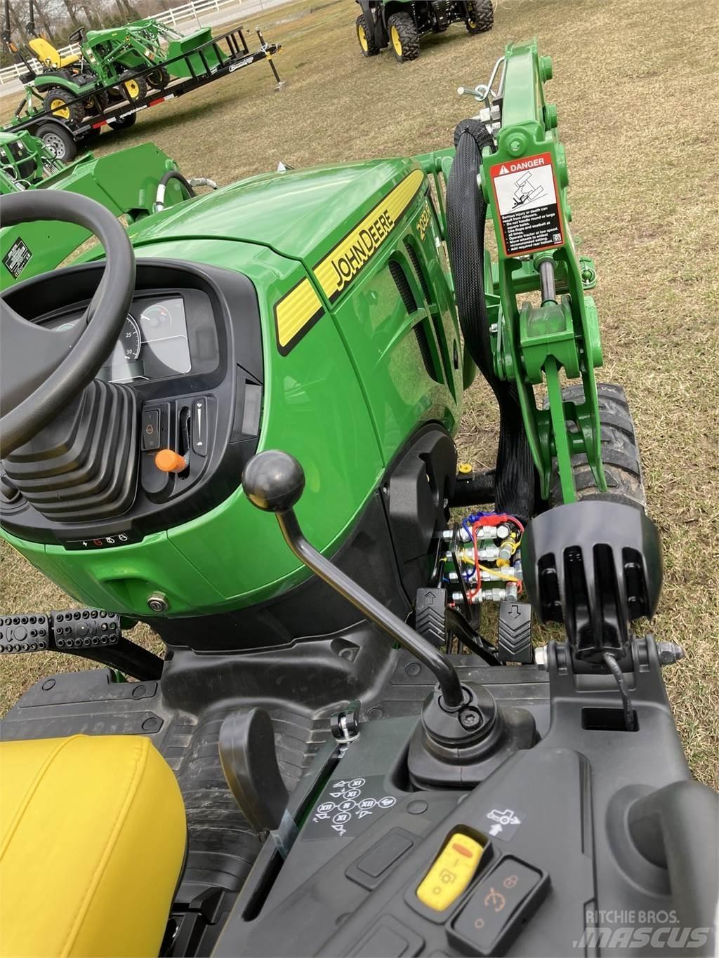 John Deere 2032R Компактни трактори