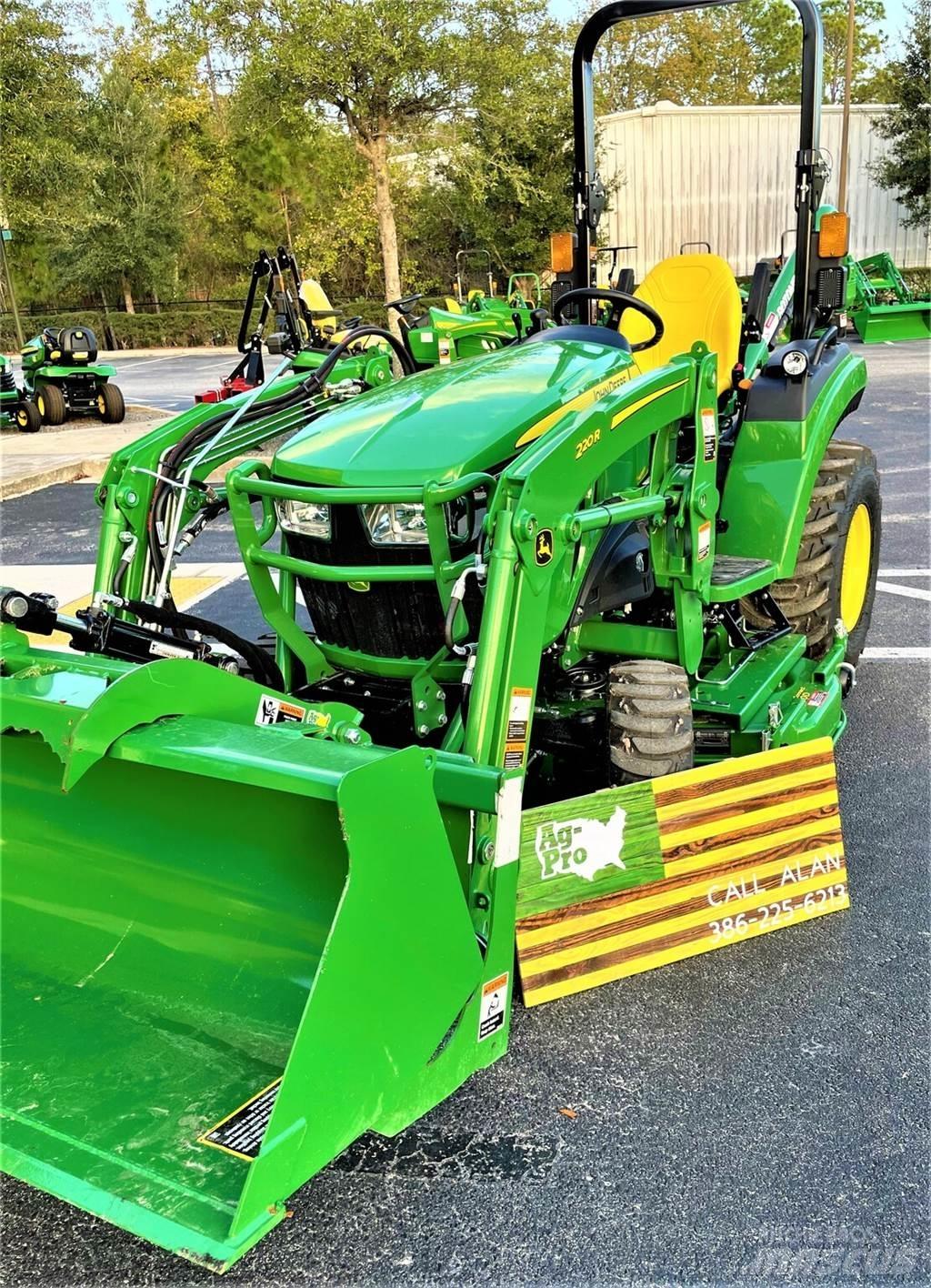 John Deere 2032R Компактни трактори