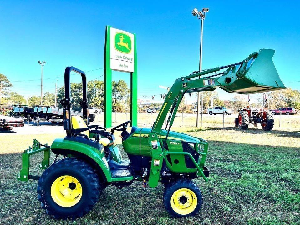 John Deere 2038R Компактни трактори