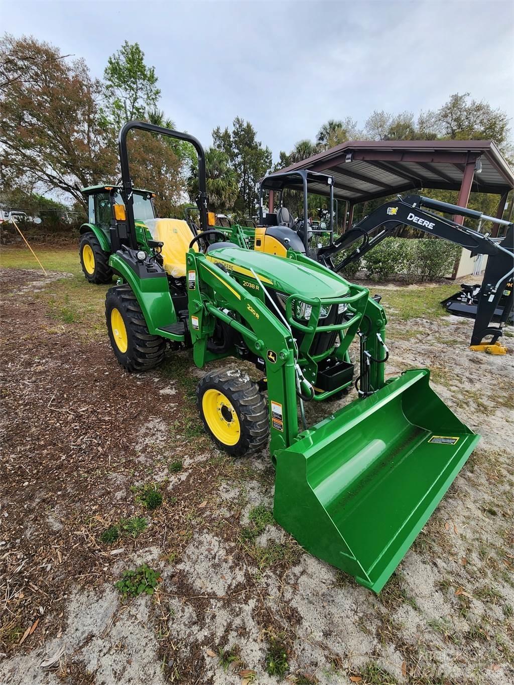John Deere 2038R Компактни трактори