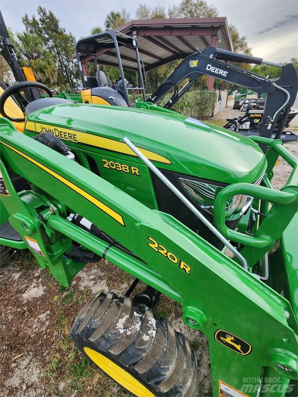 John Deere 2038R Компактни трактори