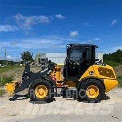 John Deere 204 G Мини товарачи