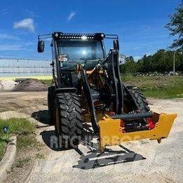 John Deere 204 G Мини товарачи