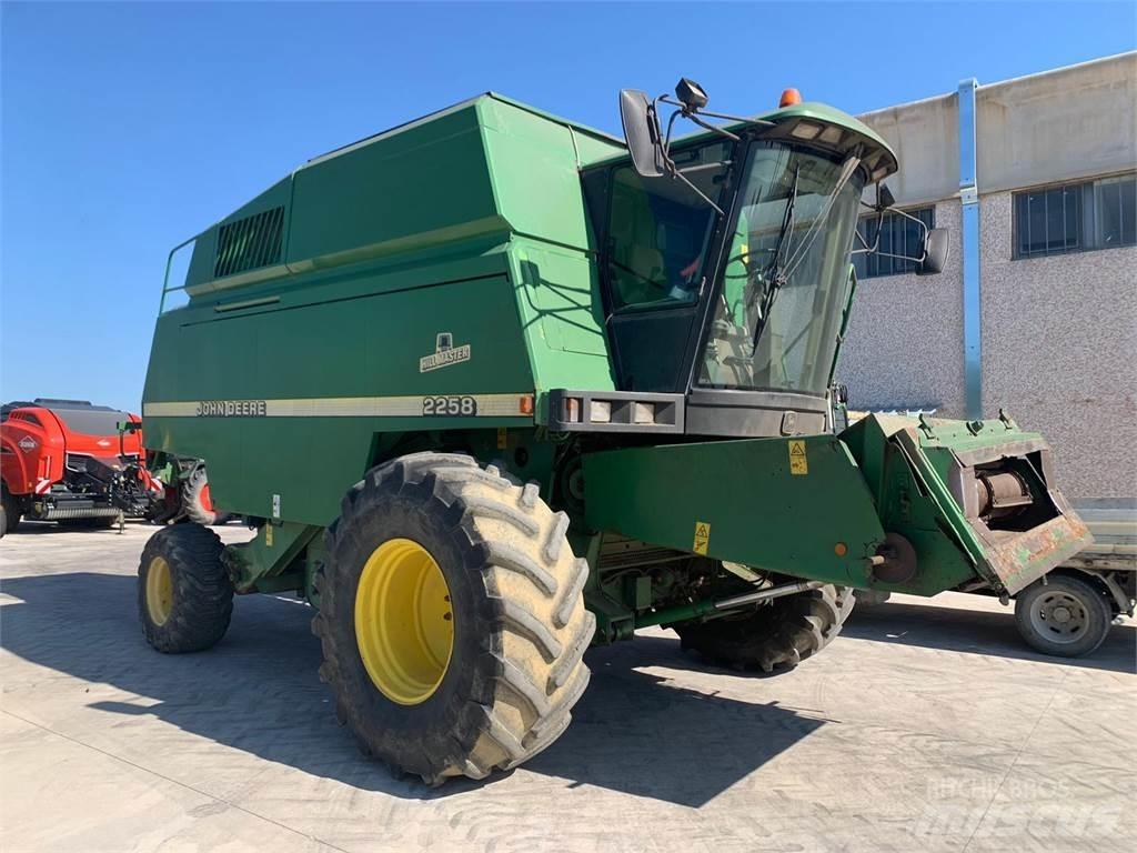 John Deere 2258 Комбайни