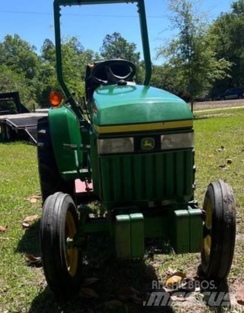 John Deere 3005 Компактни трактори