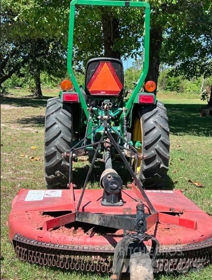John Deere 3005 Компактни трактори
