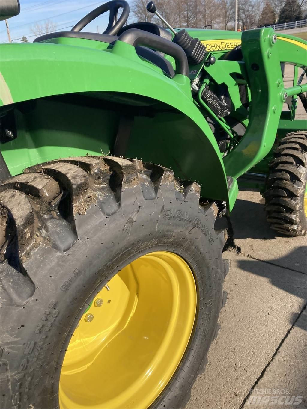 John Deere 3025D Компактни трактори