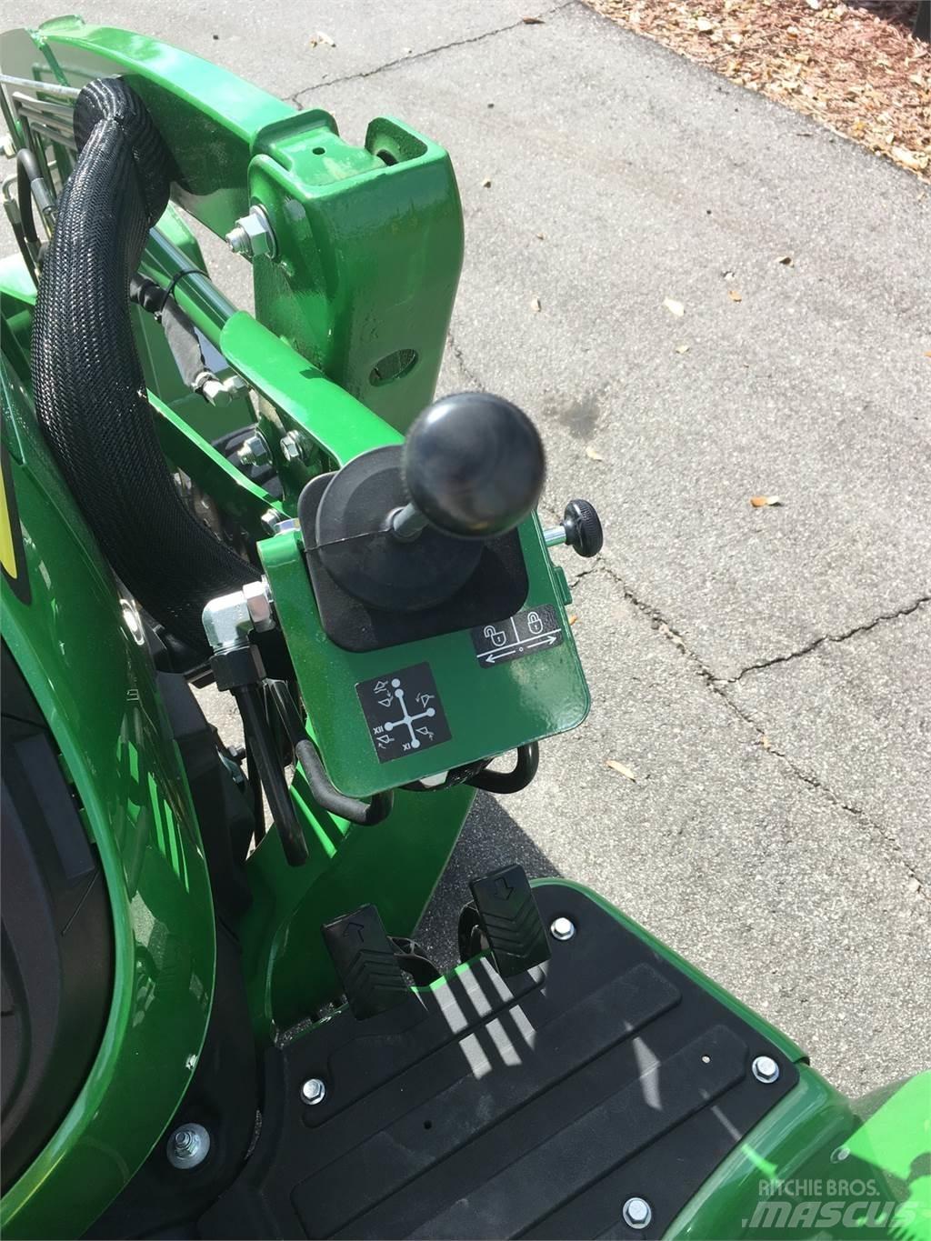 John Deere 3025E Компактни трактори