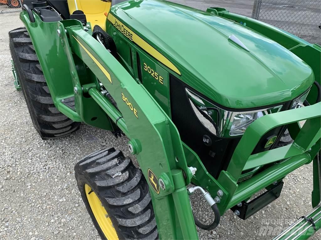 John Deere 3025E Компактни трактори