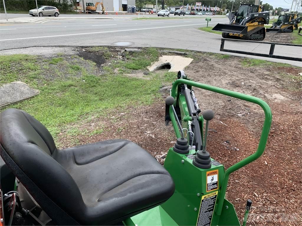 John Deere 3032E Компактни трактори