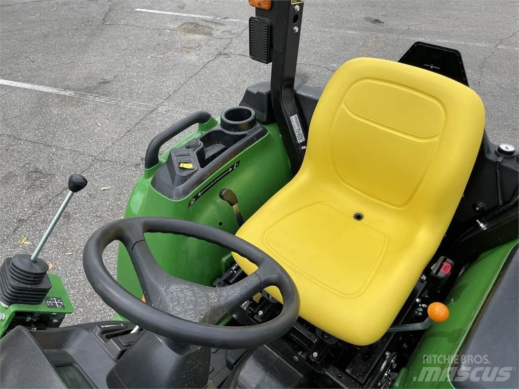 John Deere 3032E Компактни трактори