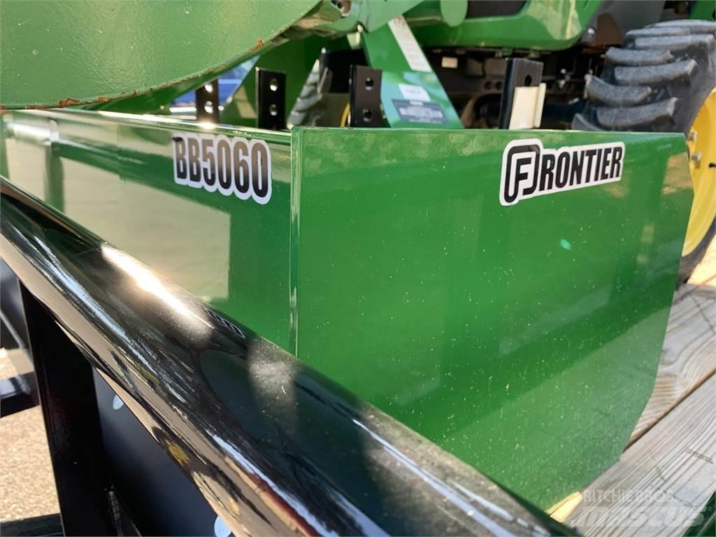 John Deere 3032E Компактни трактори