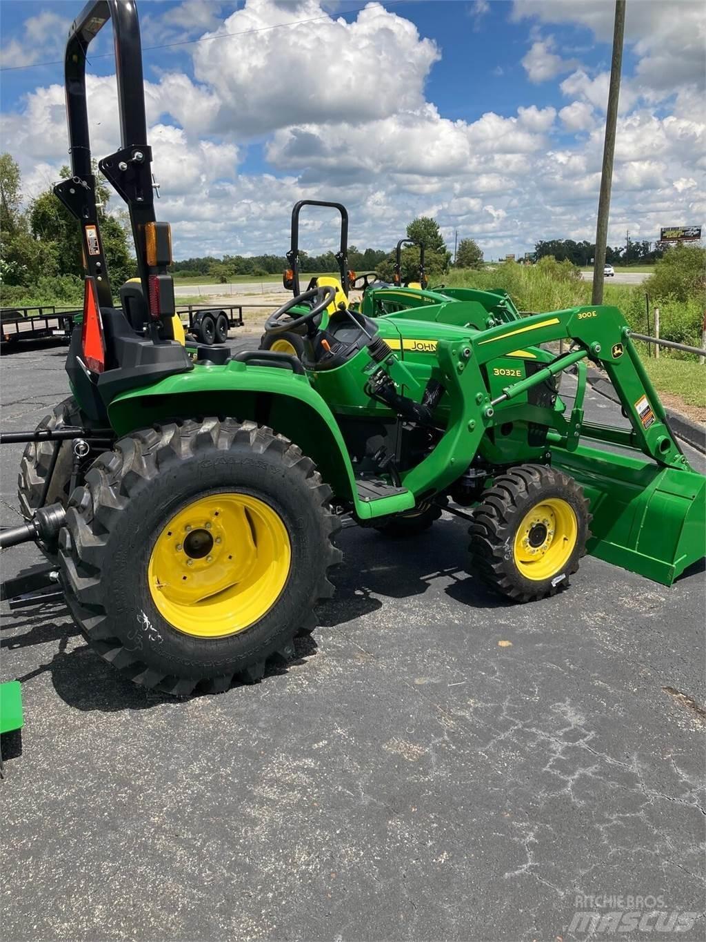 John Deere 3032E Компактни трактори