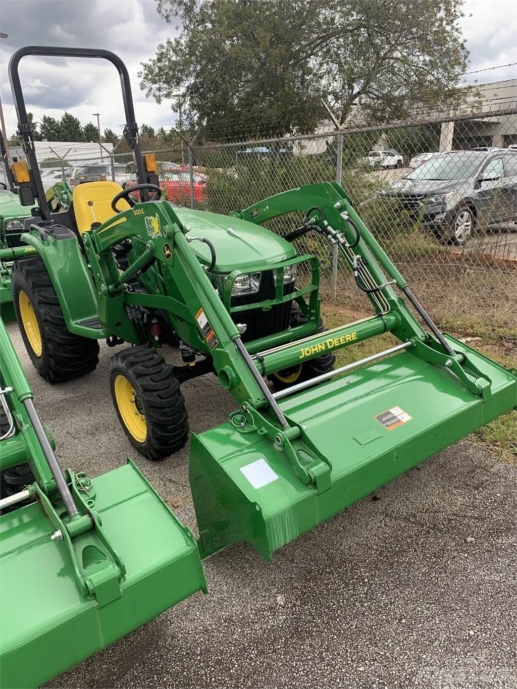 John Deere 3032E Компактни трактори