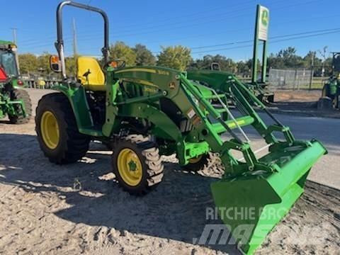 John Deere 3033R Компактни трактори