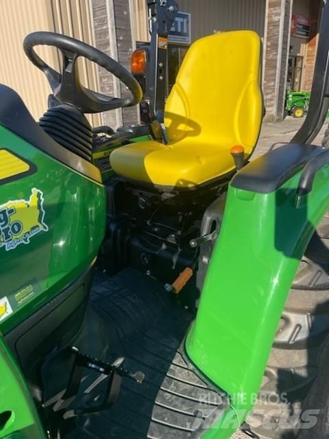 John Deere 3033R Компактни трактори