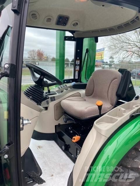 John Deere 3046R Трактори