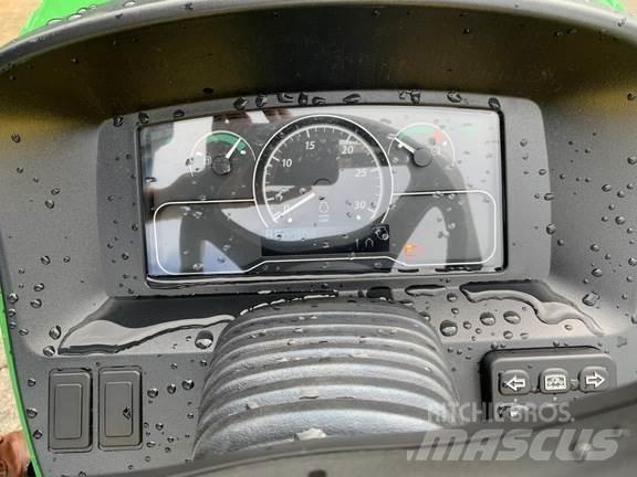 John Deere 3046R Трактори
