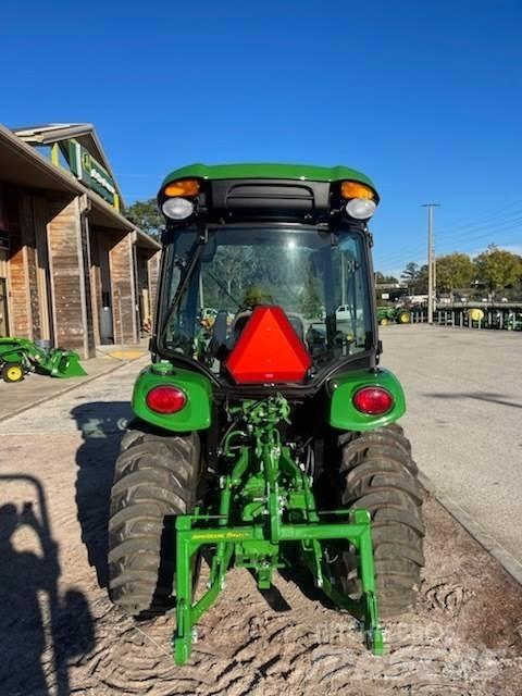 John Deere 3046R Трактори