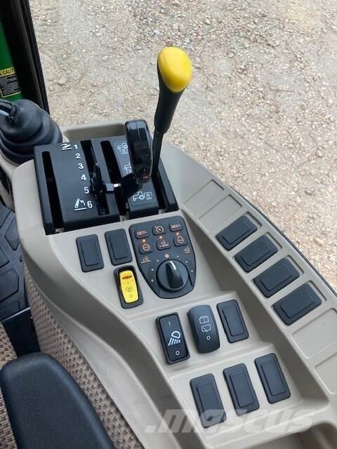 John Deere 3046R Трактори